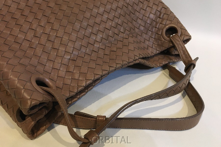 二子玉)Bottega Veneta ボッテガヴェネタ イントレチャート ミディアム