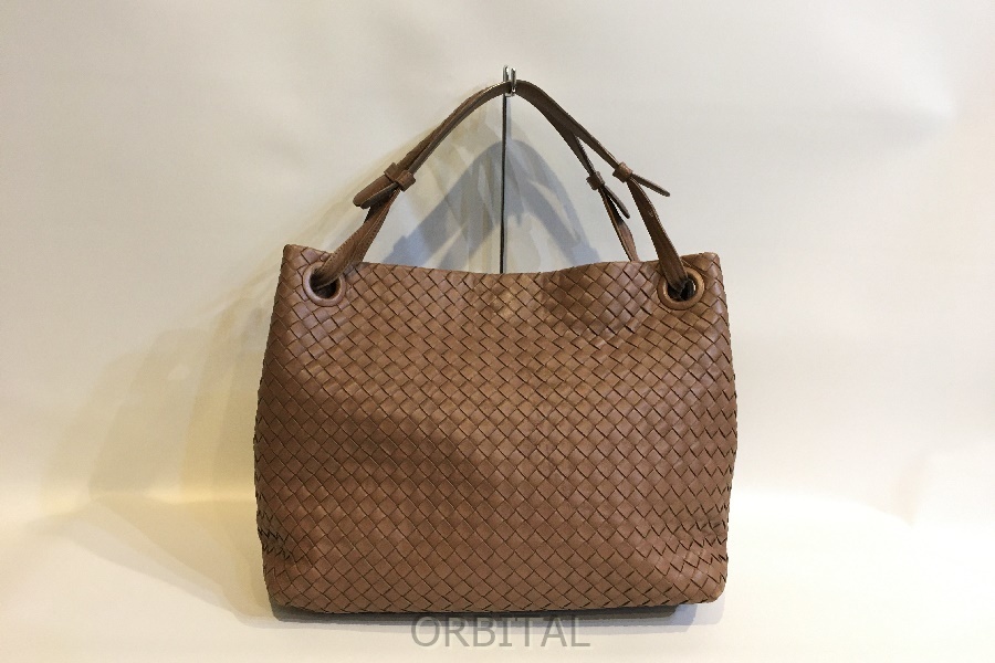 二子玉)Bottega Veneta ボッテガヴェネタ イントレチャート ミディアム