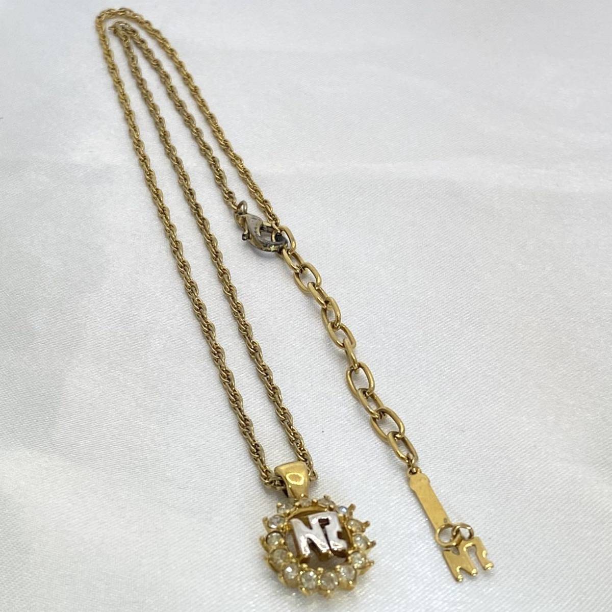 NINA RICCI ニナリッチ ネックレス ゴールド カラー ライン NINA RICCI ニナリッチ ネックレス ゴールド カラー ライン