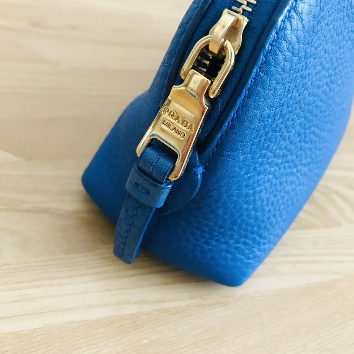  прекрасный товар PRADA Prada купол type кожа сумка голубой 