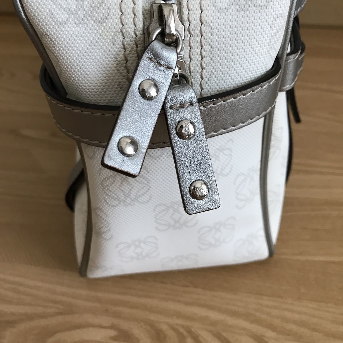 美品 可愛い ロエベ アナグラム ポーチ付き 2wayミニボストンバッグ