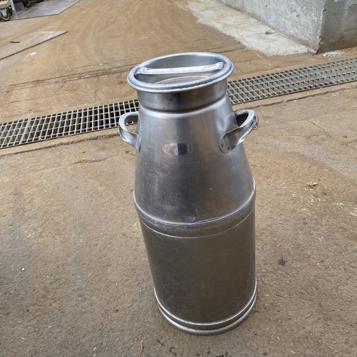 Yahoo!オークション - ステンレス 牛乳缶 ミルク缶 40L 蓋付き Yahoo!オークション - ステンレス 牛乳缶 ミルク缶 40L 蓋付き