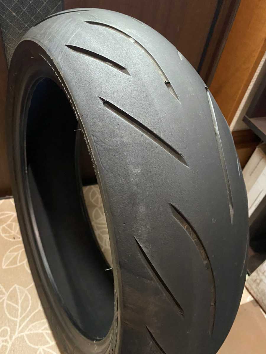 中古MCタイヤ BRIDGESTONE BATTLAX S21 180/55ZR17 ブリヂストン バトラックス ハイパースポーツ 180 55 17 1517 A2159_画像5