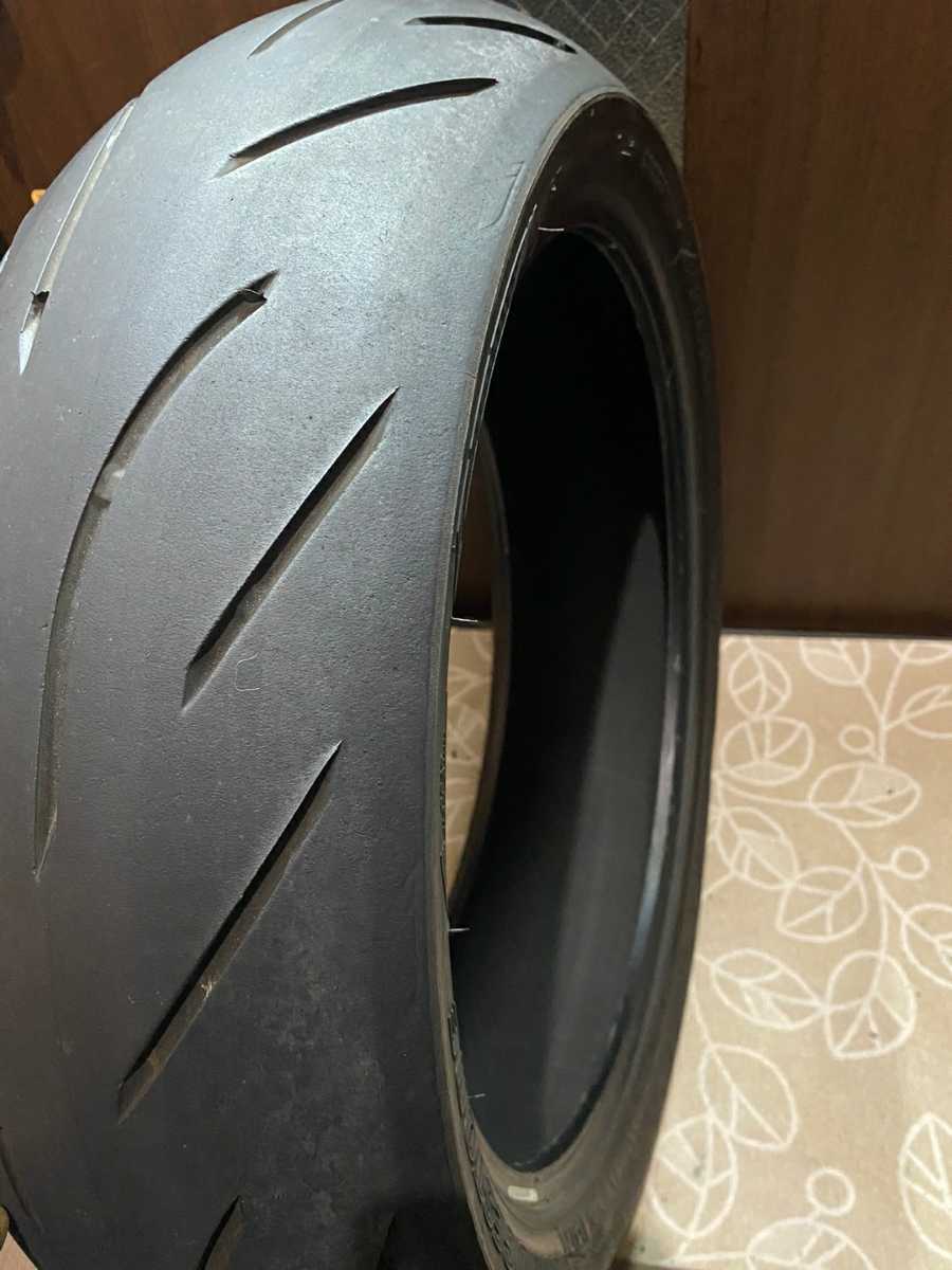 中古MCタイヤ BRIDGESTONE BATTLAX S21 180/55ZR17 ブリヂストン バトラックス ハイパースポーツ 180 55 17 1517 A2159_画像4