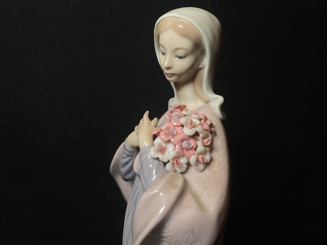 LLADRO リヤドロ 「花を持つマリア」 5171 フィギュリン 陶器人形 