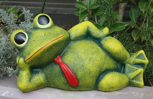 ポルトガル製 輸入雑貨 カエル 蛙 置物 オブジェ 陶器 横寝カエル 