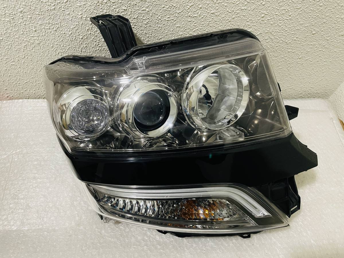 N-BOX カスタム JF1 JF2 後期 右ヘッドライト HID 青LED KOITO 100-62221 N9_画像1