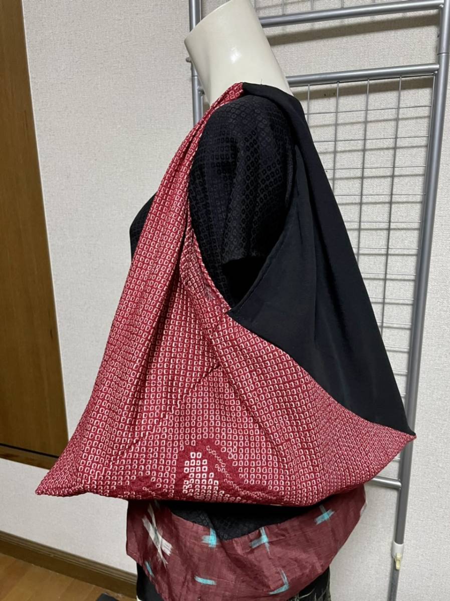 着物リメイク★エコバッグあづま袋を作りました 正絹縮緬＆絞り染め 黒赤の画像1