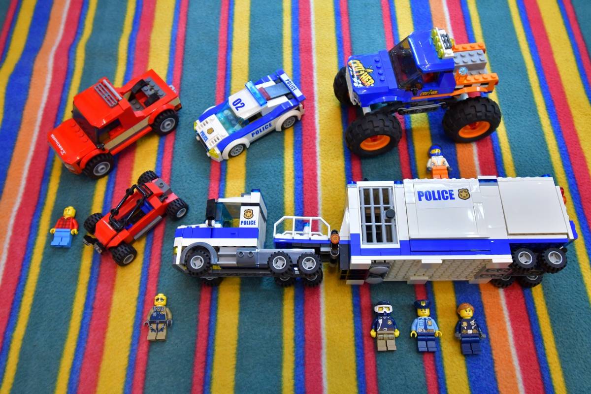 レゴ　LEGO　シティ バス停留所 60154 　ワイルドライフ　ピザショップトラック 　バンク　護送車　ポリス　車　ミニフィグ　まとめて_画像5