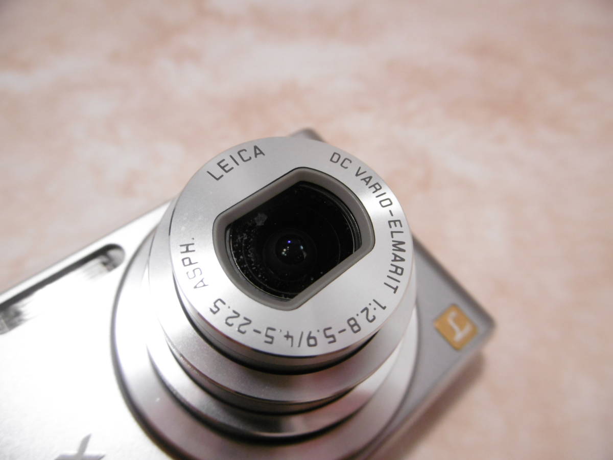デジタルカメラ LUMIX DMC-FX60 シルバー パナソニック ルミックス 広角 レンズの中に汚れ有り 中古品 2009年
