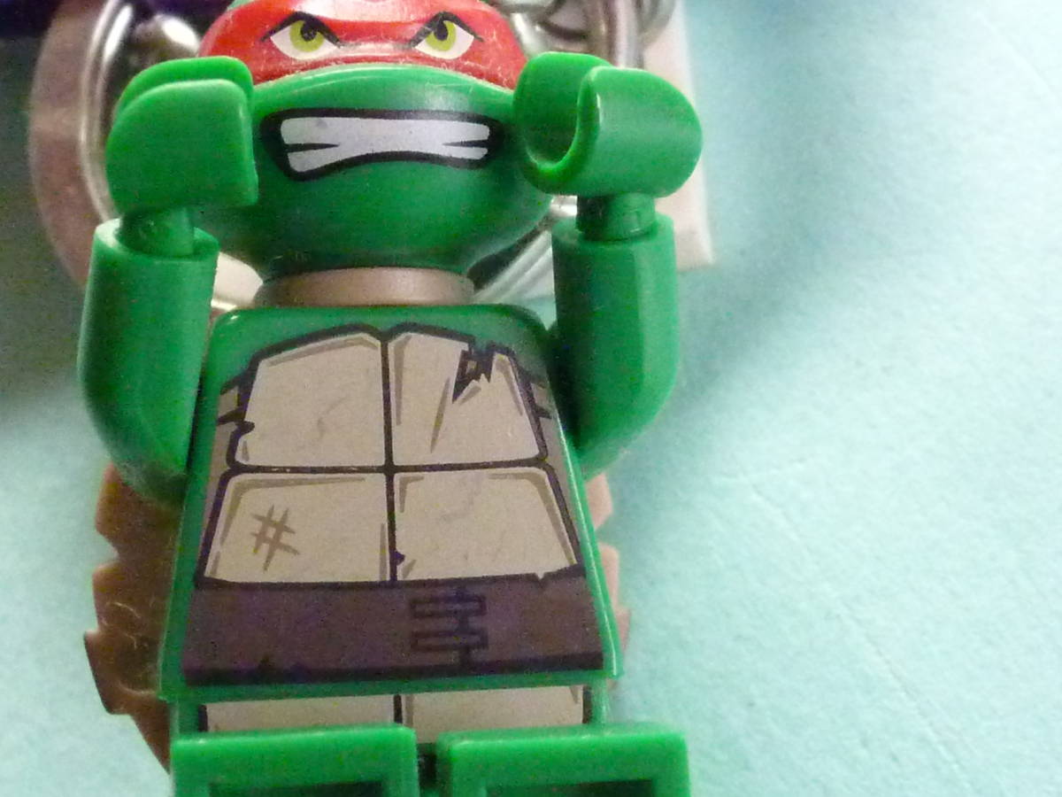 LEGO レゴ 　亀のヒーロー ミュータント・タートルズ　ラファエロ　ミニフィギュア キーホルダー 赤鉢巻　希少品　超人気　ミニフィグ 