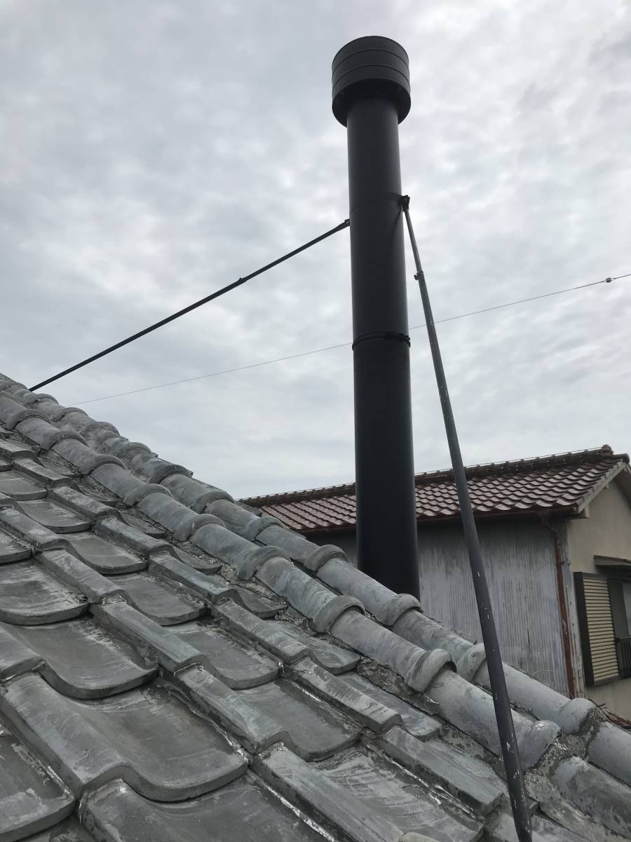 耐熱黒塗装断熱二重煙突 ルーフサポート (150-200) 耐熱黒塗装断熱二重煙突 ルーフサポート (150-200)