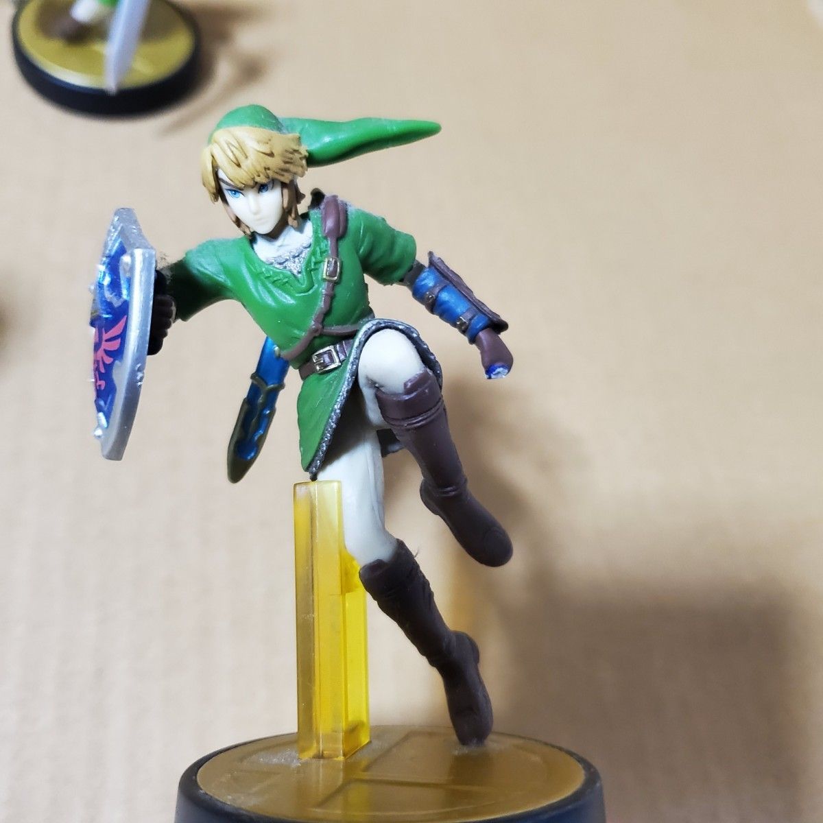 amiibo「ゼルダの伝説」ウルフリンク/ガーディアン/弓/騎乗 ブレスオブザワイルド等15種類の中古　オマケでリンク