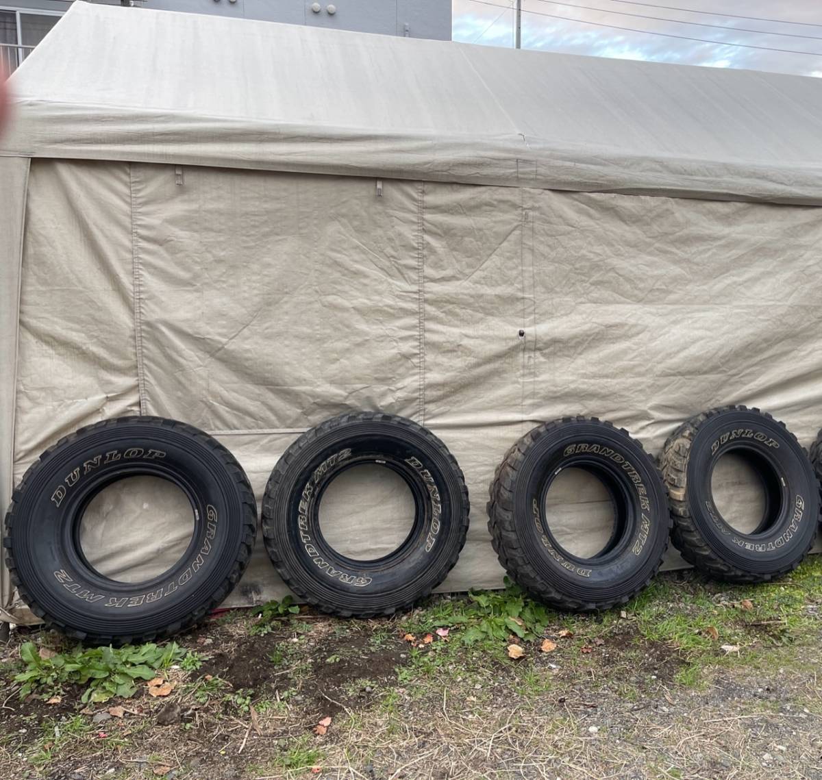 255/85/R16 MT2 4本 バリ溝 2021年製1本 2020年製3本 DUNLOP オフ