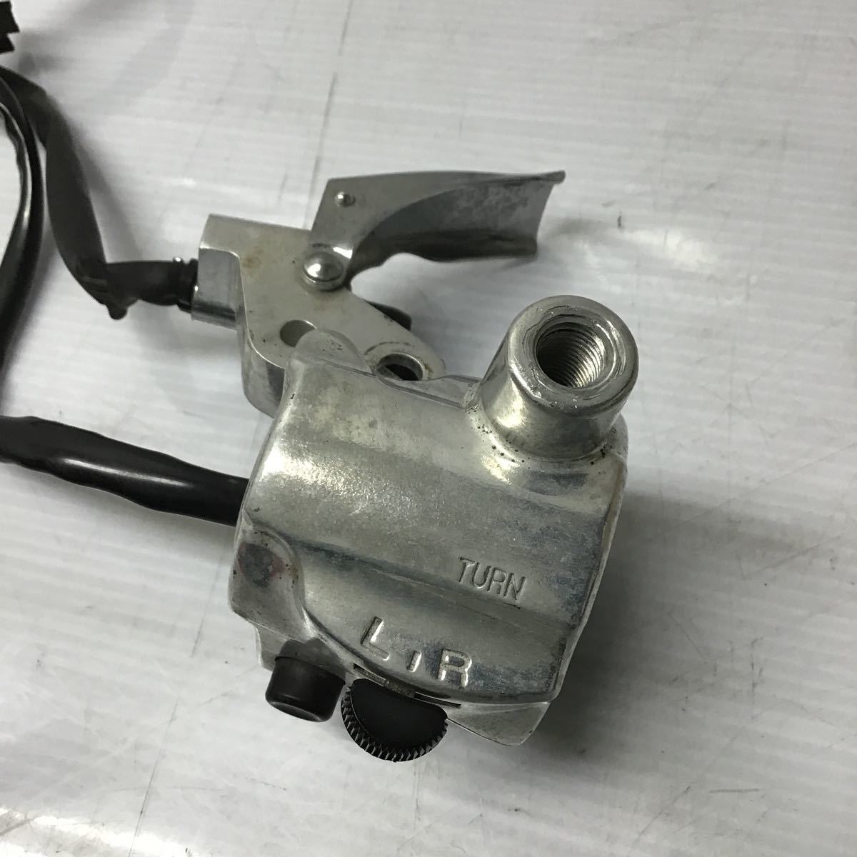 D64-15 ホンダ クロスカブ50 AA06 ハンドルスイッチ 右 ネジ穴OK!! 走行距離1439km 純正部品 動作確認済み_画像2