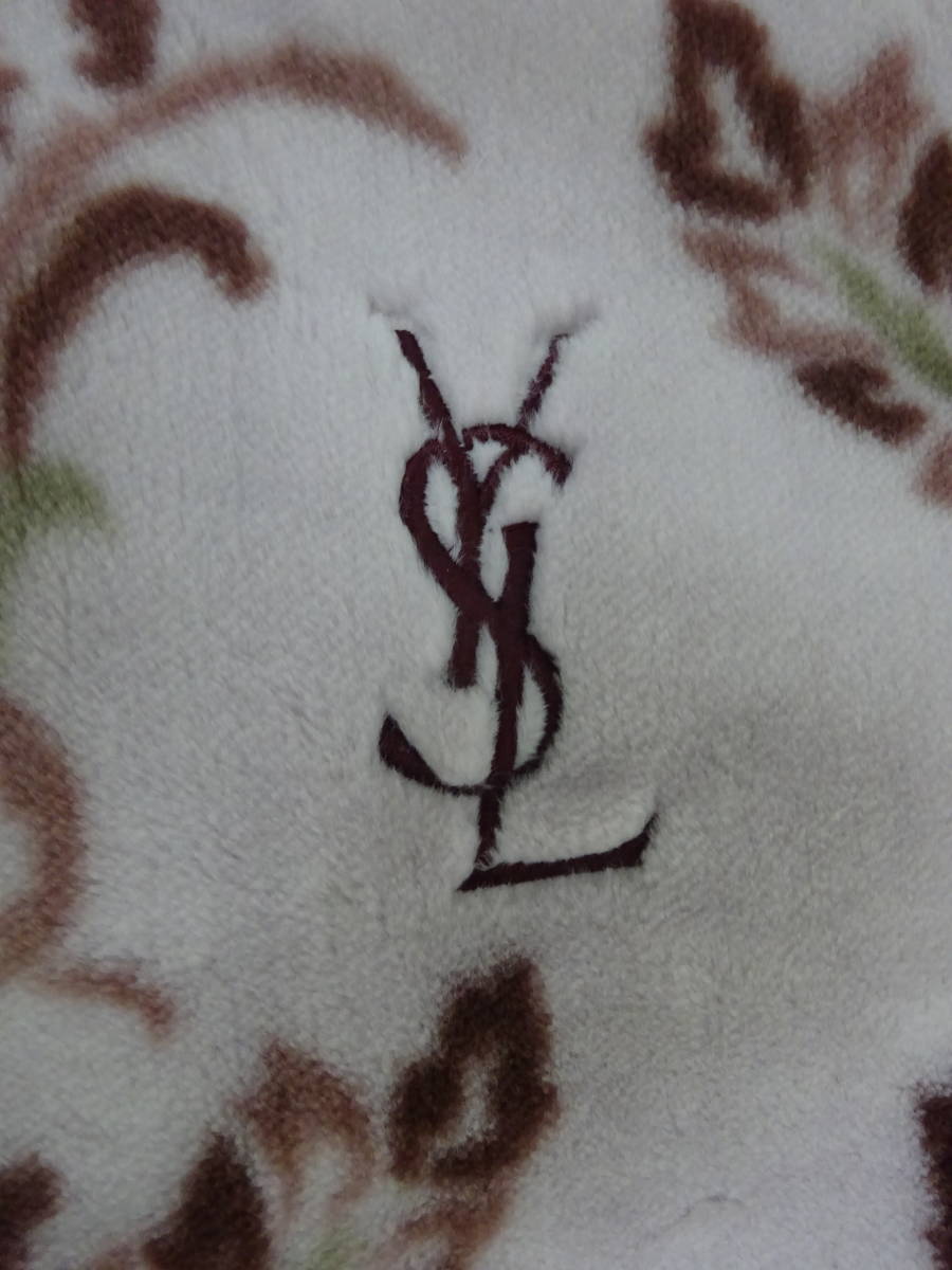 （し-N1-94） YVES SAINT LAURENT イヴサンローラン 毛布 ロゴ 刺繍 花柄 ピンク系 中古_画像2