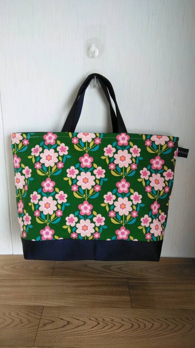 注目の福袋! ①トートバッグ レトロ風 花 ハンドメイド 持ち手外付け大きなトートバッグ*ハンドメイド レトロなポップフラワー