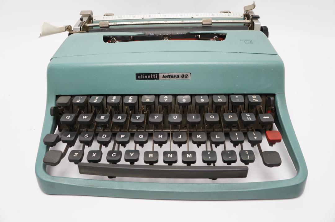 ケース、説明書、新品インク付 olivetti lettera 32-