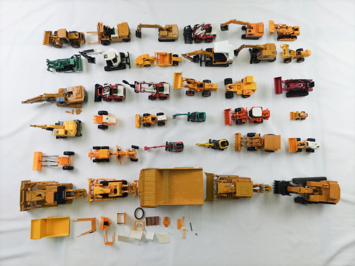 ヤフオク! - コマツ重機 ミニカー 35台まとめ売り その他パーツ ダイ...