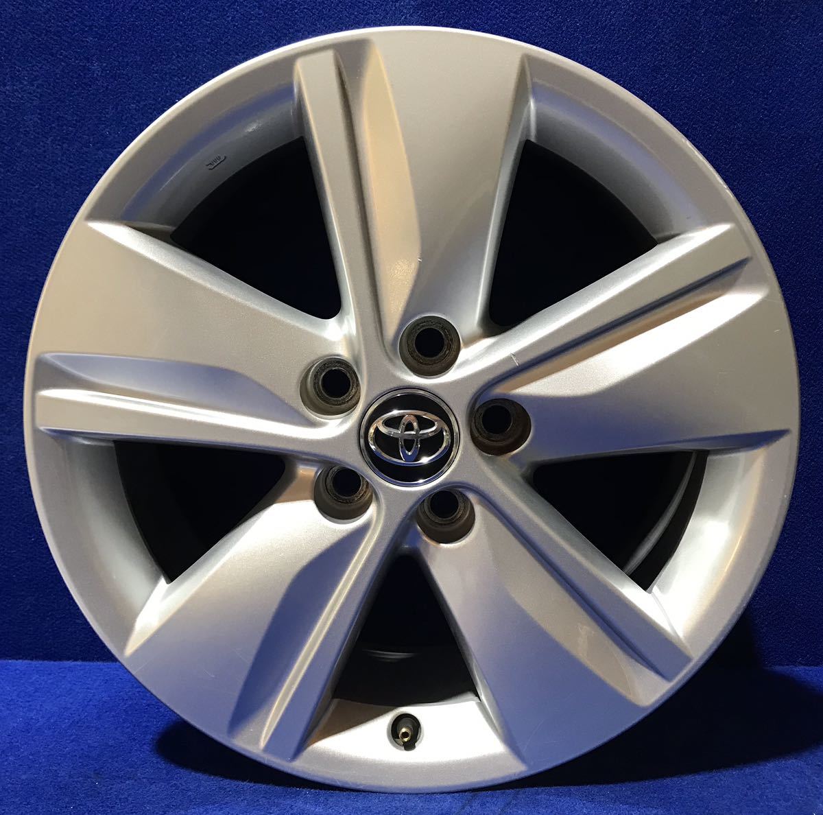 トヨタ 60系 ハリアー＊17インチ＊純正ホイール＊17x7J/オフセット+39/PCD114.3-5H＊1本【02】_画像1