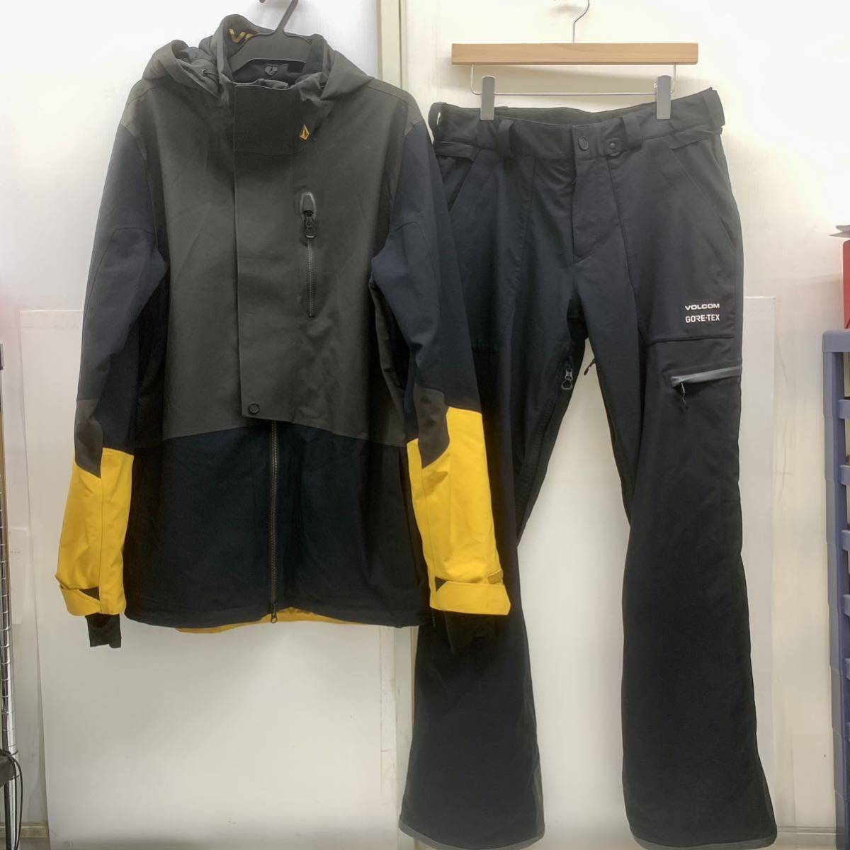 好評受付中 VOLCOM GORE-TEX スノーボードウェア 上下セット Sサイズ