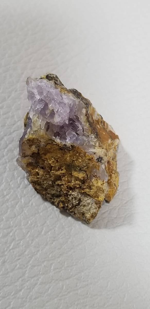 【鉱物】群馬県沼田市戸神山の母岩付き紫石英（Violet Quartz）3個計約99gです。_画像3