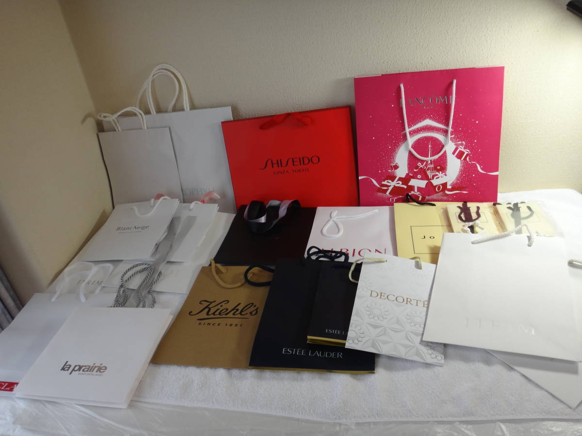 ①持ち帰りで1度使用美品、化粧品紙袋37枚「クレ・ド・ポー/JoMALON/DECORTE/ESTEE LAUDER/LANCOME/資生堂　他(化粧品紙袋）」_画像1