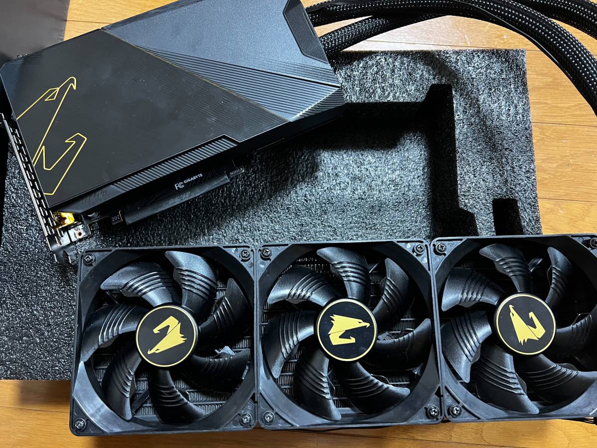 【激レア】Gigabyte/ギガバイト AORUS GeForce RTX 4090 XTREME WATERFORCE 24G NVIDIA グラフィックボード 簡易水冷モデル_画像3