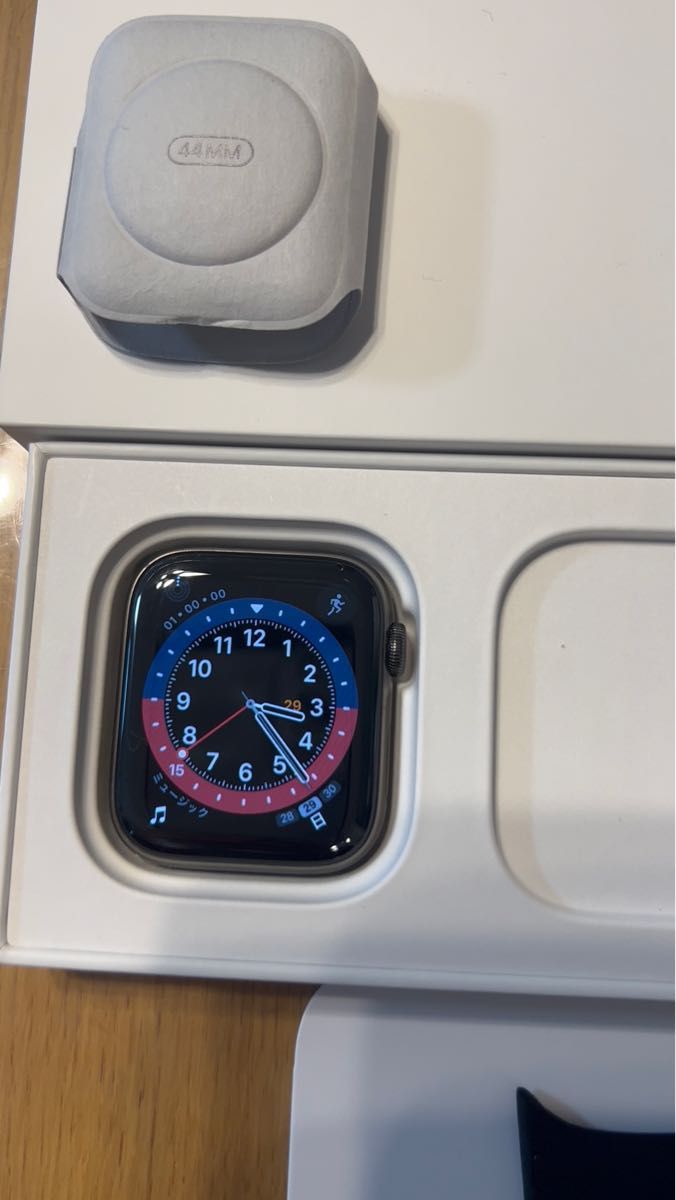 未使用近い 単独通信 Apple watch series6 GPS+Cellularステンレス