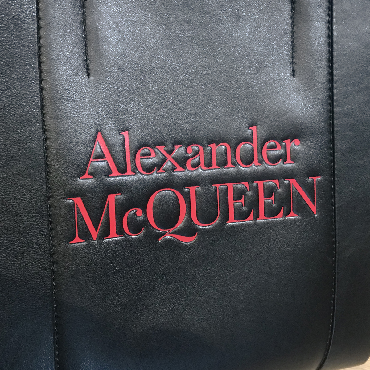 [ новый товар не использовался ] Alexander McQueen маленький signature shopa- кожа черный 6307741 большая сумка 09951