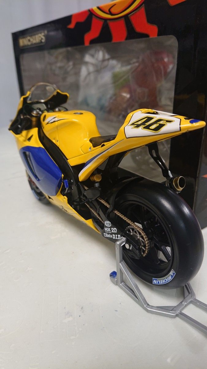 ミニチャンプス 1/12　ヤマハYZR-M1 バレンティーノロッシ