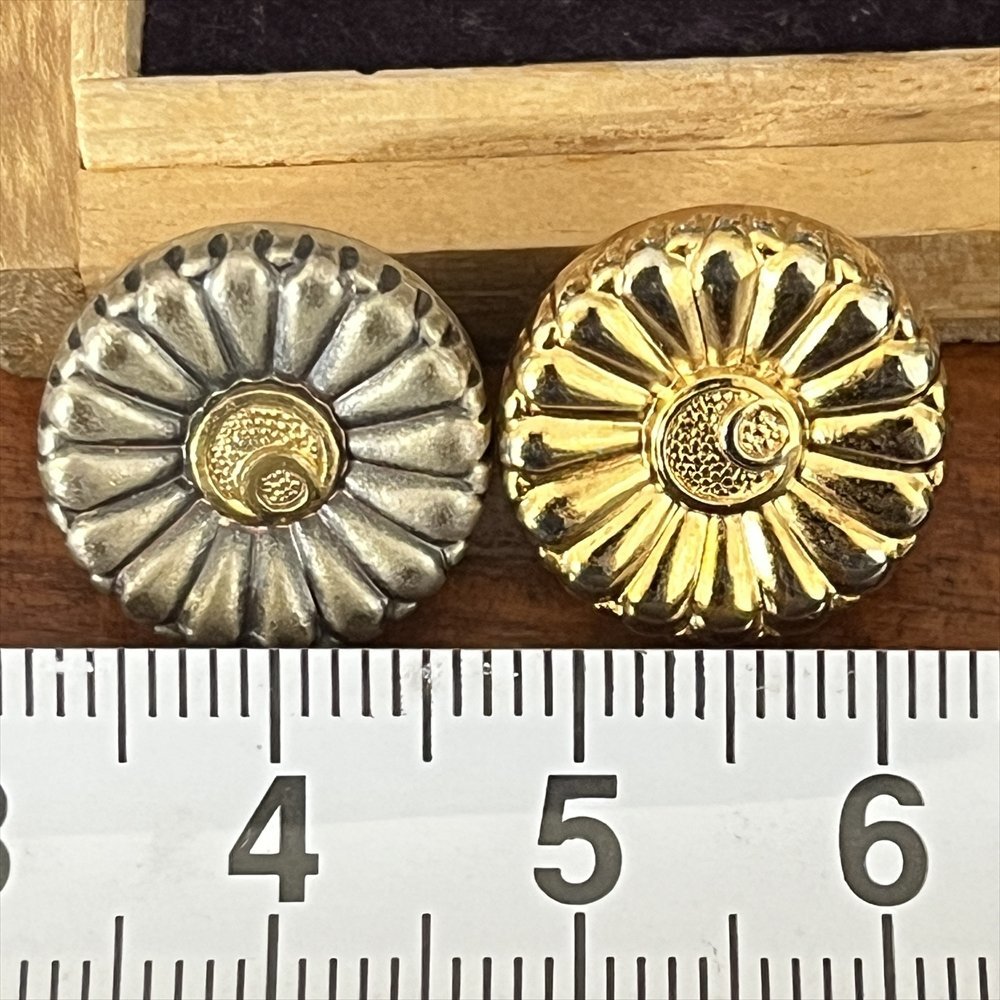 金 バッチ