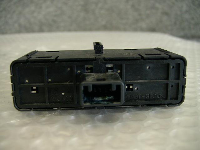 レクサス HS ANF10 トランク・給油口オープンスイッチ_画像2