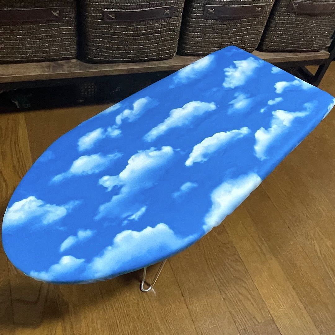 爽やかな空と雲の柄　舟型アイロン台カバー　ハンドメイド_画像1