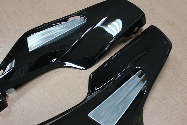 ヤフオク! - ZRX400 黒 サイドカバー 左右エアロレッタ 新品 B