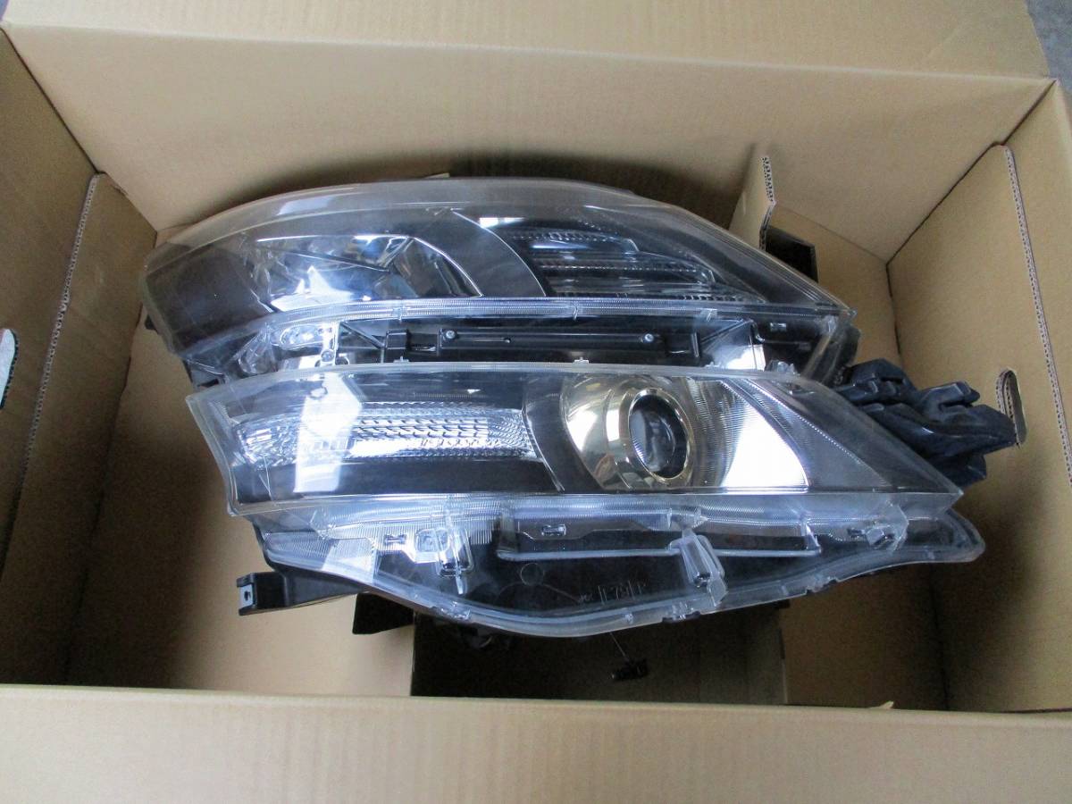 トヨタ ヴェルファイア 右ヘッドランプユニト 81145- 現品限り一斉