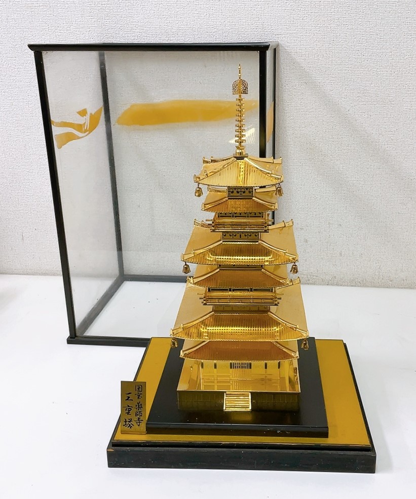 全商品オープニング価格 特別価格】 金彩 三重塔】金色 薬師寺 レトロ