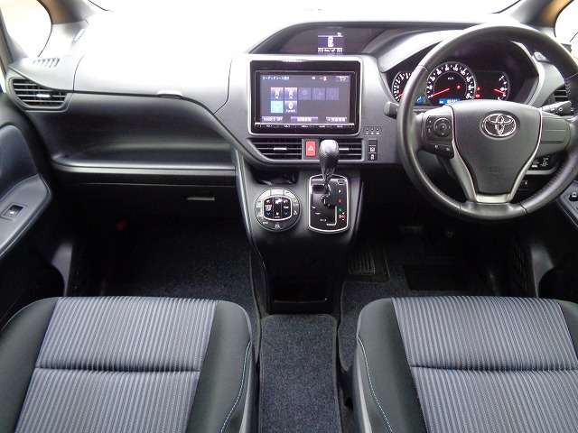 「平成26年 トヨタ ヴォクシー 2.0 ZS 4WD 両側パワスラ バックカメラ ETC@車選びドットコム」の画像2