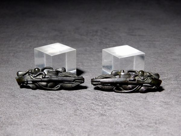 室町時代 <古金工> 超珍品 種子島式火縄銃図目貫 保存刀装具 室町時代 <古金工> 超珍品 種子島式火縄銃図目貫 保存刀装具