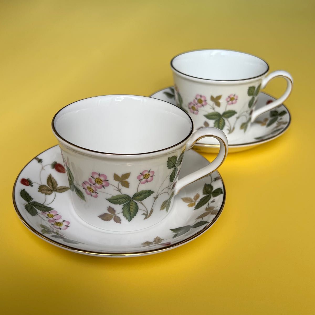 WEDGWOOD ウェッジウッド ワイルドストロベリー ティーカップ&ソーサー （デルフィ）ペアセット