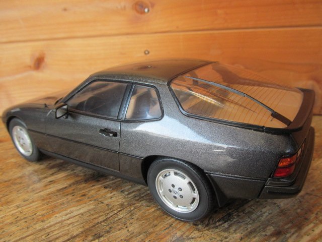 《全国一律送料800円》超希少 １／１８ ポルシェ924 ターボ 1979年 ガンメタ色 Porsche ポルシェ 924