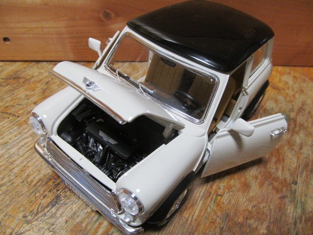 《全国一律送料800円》 超希少 １／１８ ミニクーパー 1969年 ベージュ色 Mini Cooper ミニの画像9