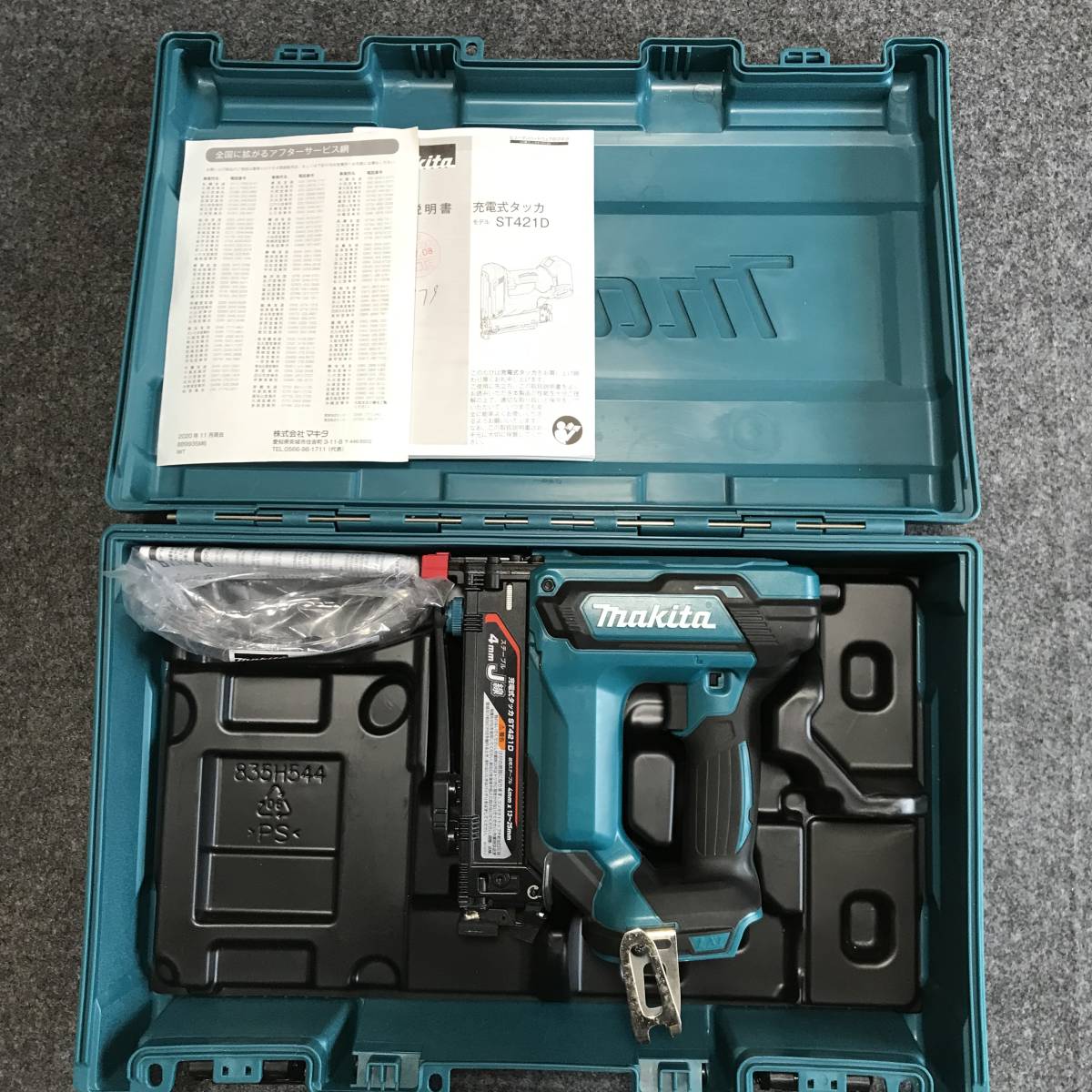 春夏新作 マキタ makita 充電式タッカ 18V ST421DZK tdh-latinoamerica.de