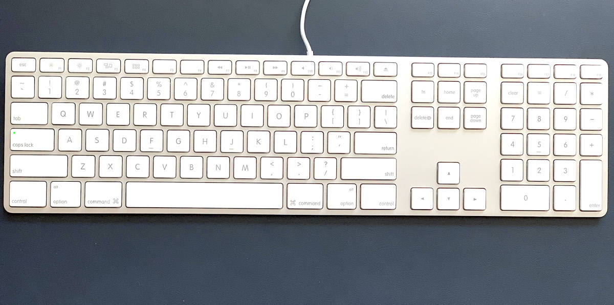 Apple USB Keyboard テンキー付き US配列 MB110LL/B A1243の画像1