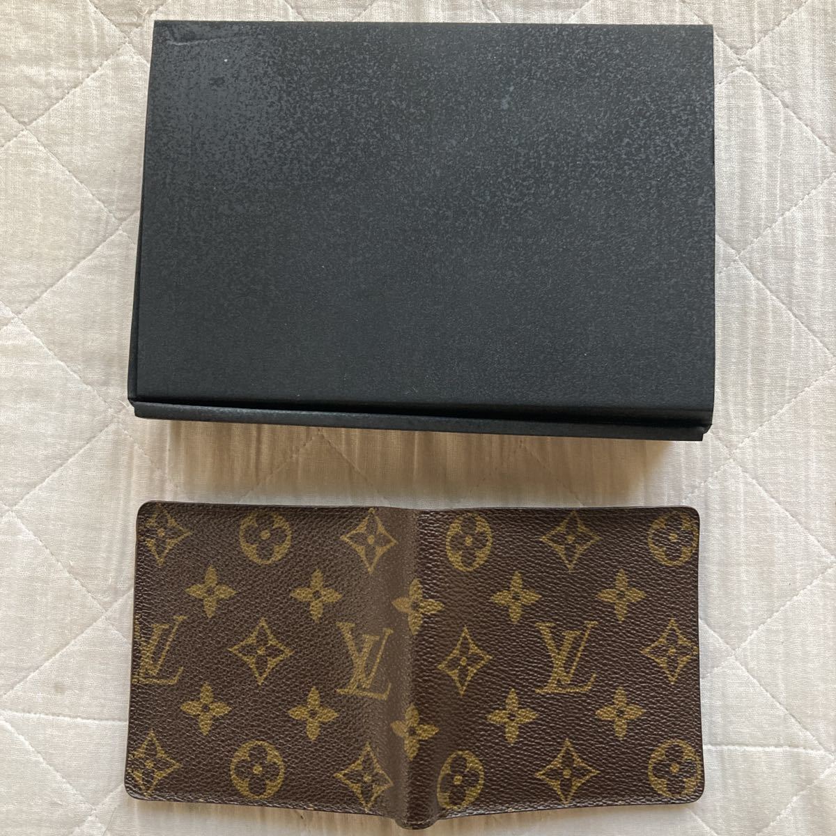 アンティーク. LOUIS.VUITTON.PARIS. madeｉnｆraｎCｅ.ルイビトン.折畳み財布.カ-ド入れ.全て純正.完品.箱付き.開いた横幅.約20.7cmです。_画像5