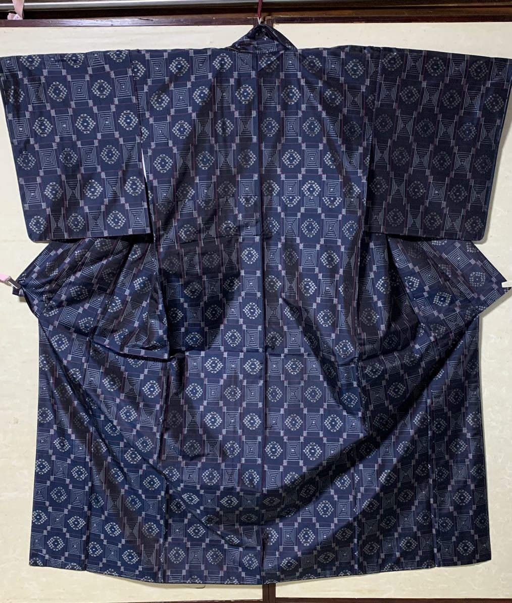 琉球絣紬 正絹紬織 濃い藍地に格子柄に絣模様 K162｜PayPayフリマ