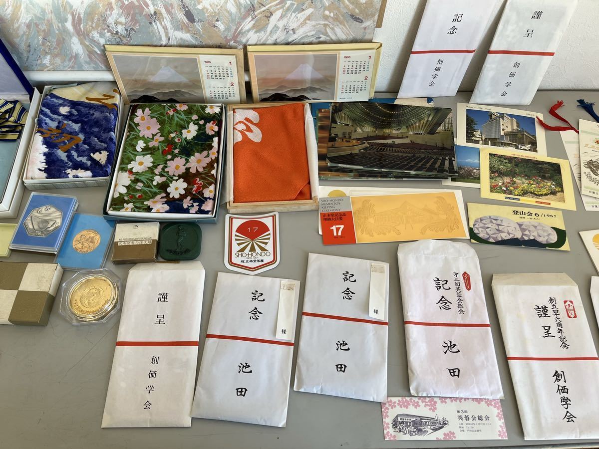 G120107. cost .. Ikeda Daisaku . raw medal handkerchie book mark picture postcard etc. summarize 