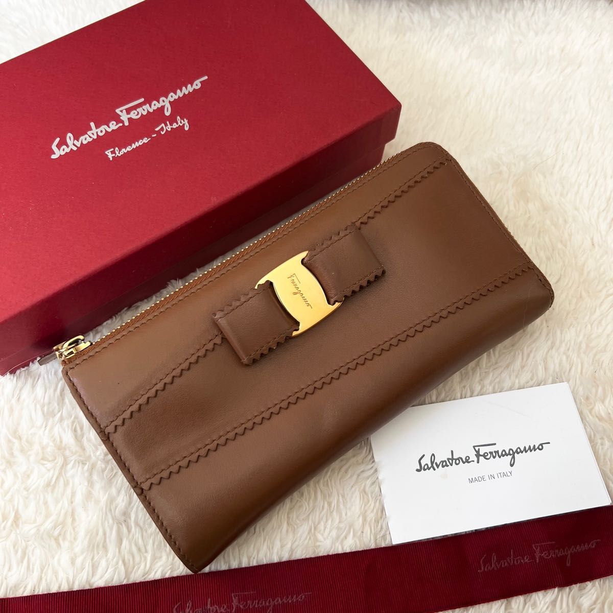 美品 Ferragamo サルヴァトーレフェラガモ L字ファスナー 長財布