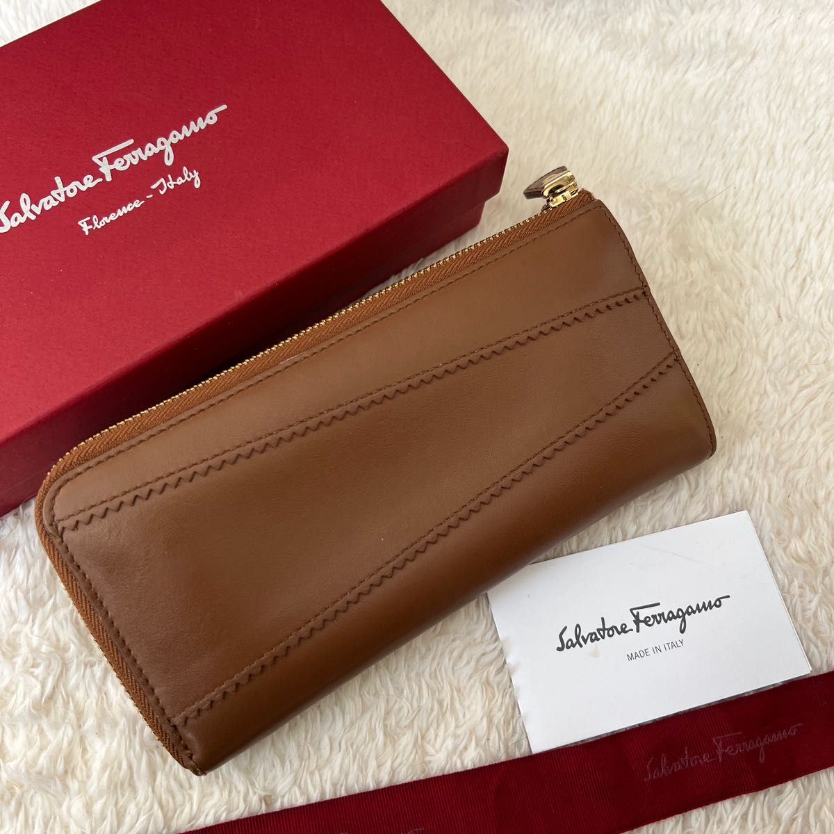 美品 Ferragamo サルヴァトーレフェラガモ L字ファスナー 長財布