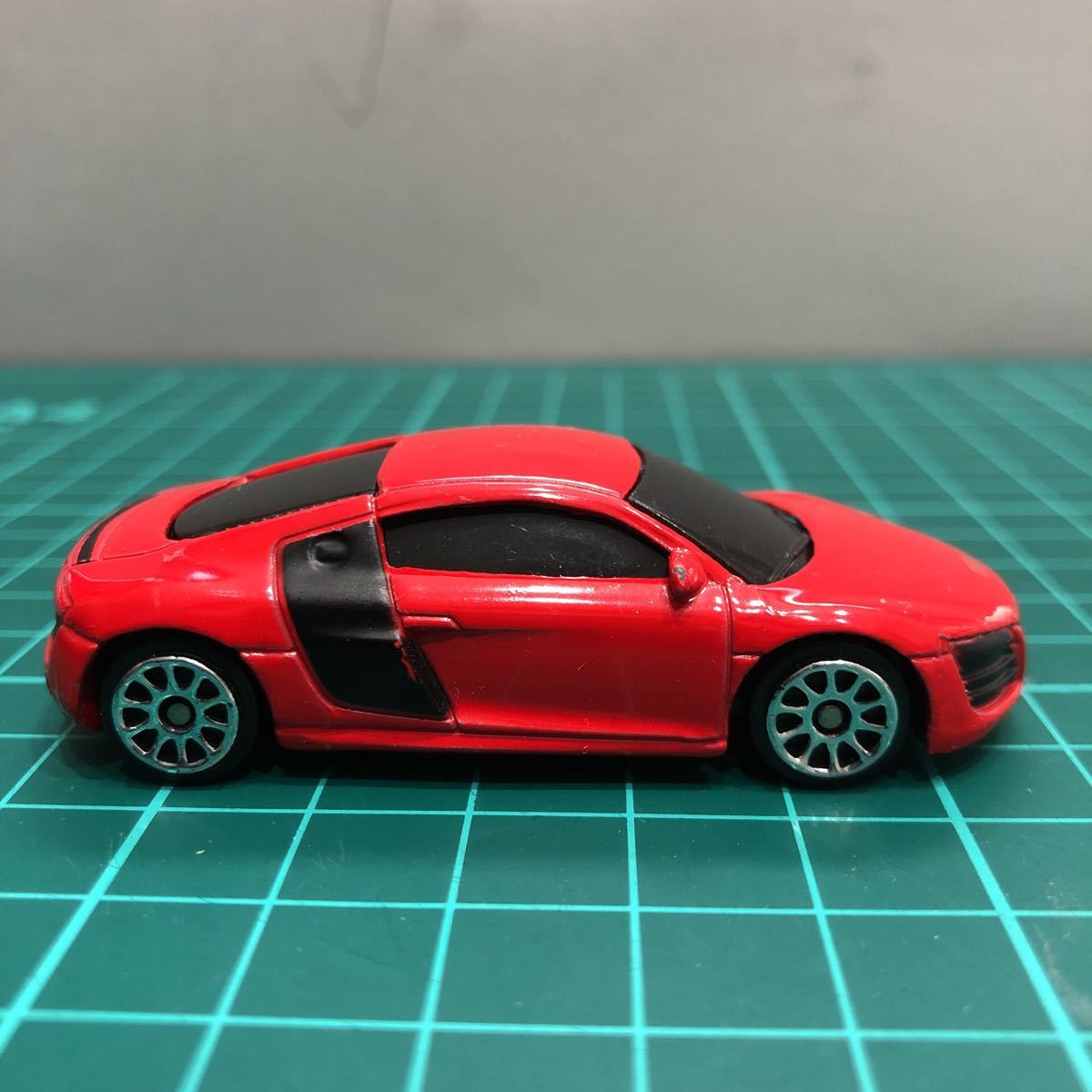 A-2 Ui アウディR8 V10 ダイギャストミニカー ミニカー 中古品 売切り_画像5